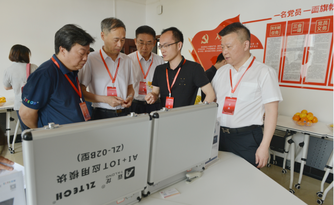 “智能制造職業(yè)教育人才培養(yǎng)論壇暨電子信息專業(yè)建設研討會”圓滿召開！智龍科技作主旨報告：《智能化時代中職電子信息類專業(yè)建設探討》